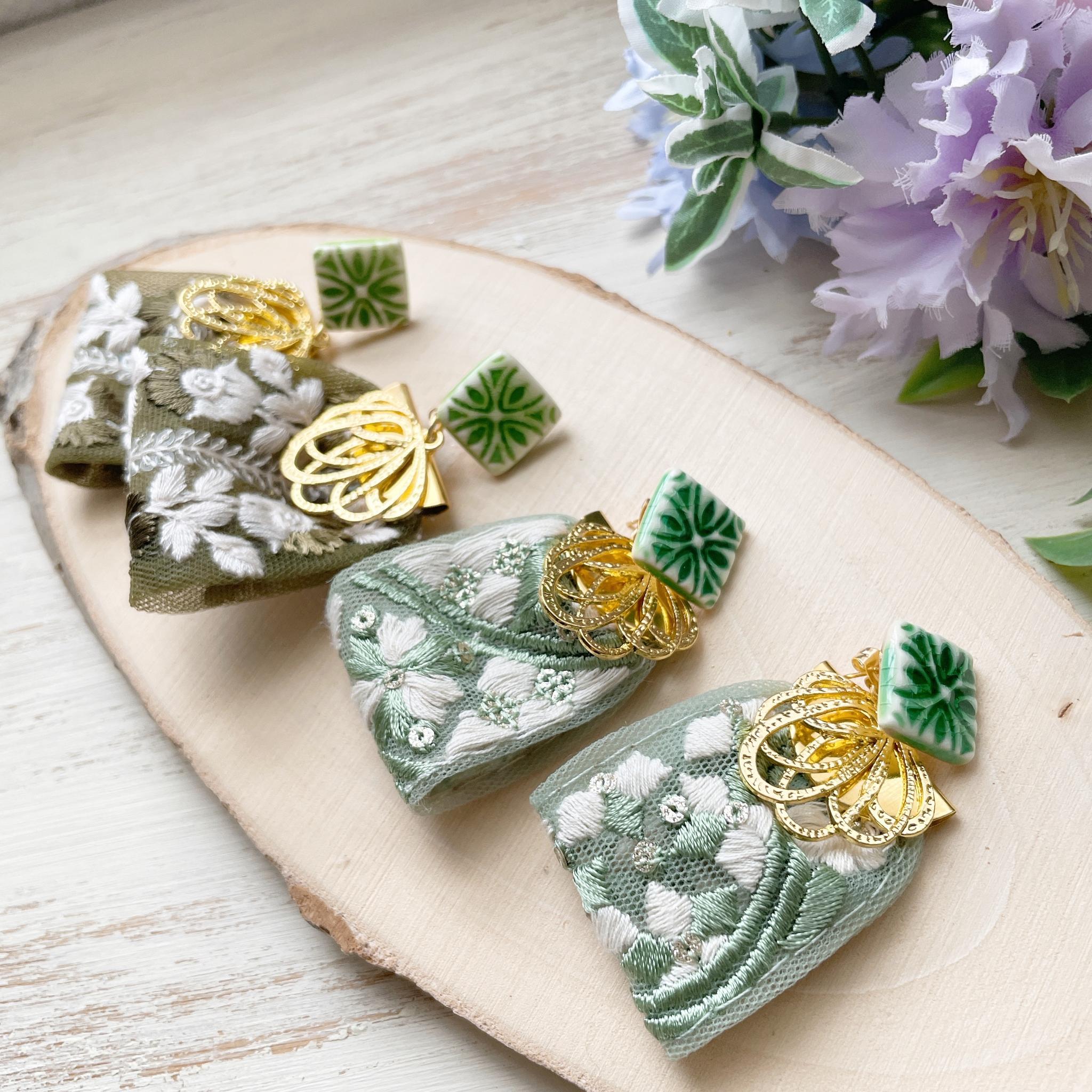 陶器 印花ピアス+刺繍リボン